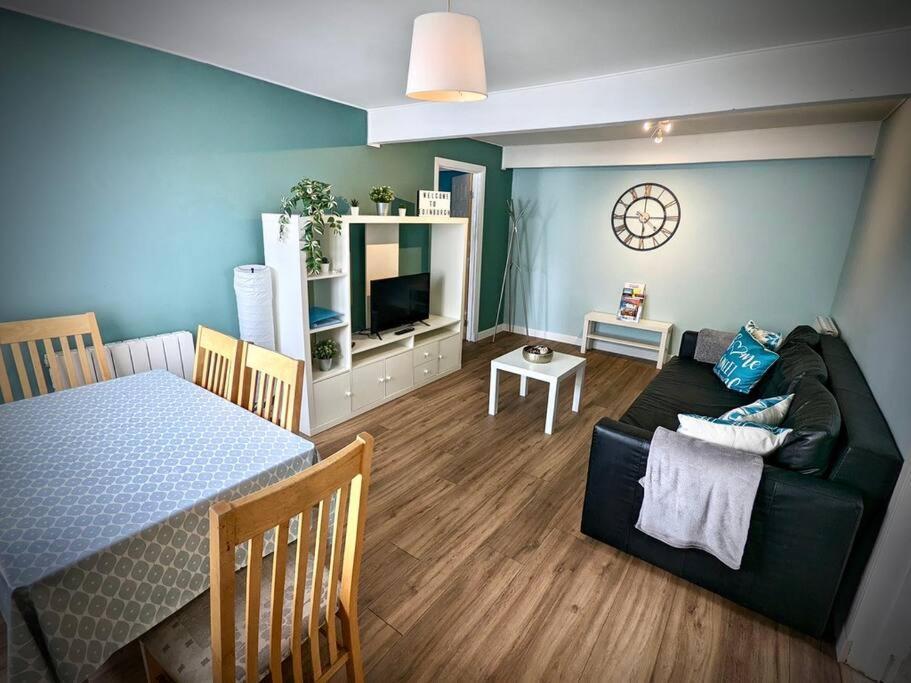 Cosy 2-Bedroom House In Leith Edinburgh Bagian luar foto